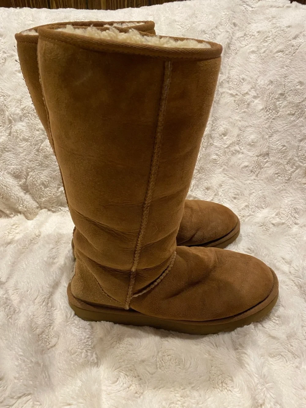 UGG Chestnut Suede Mid-Calf Sheepskin Cozy Boots size 10